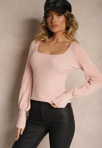 Renee - Różowy Sweter Oranrad. Okazja: na co dzień. Typ kołnierza: dekolt kwadratowy. Kolor: różowy. Materiał: jeans, dzianina, prążkowany. Długość: długie. Styl: klasyczny, casual