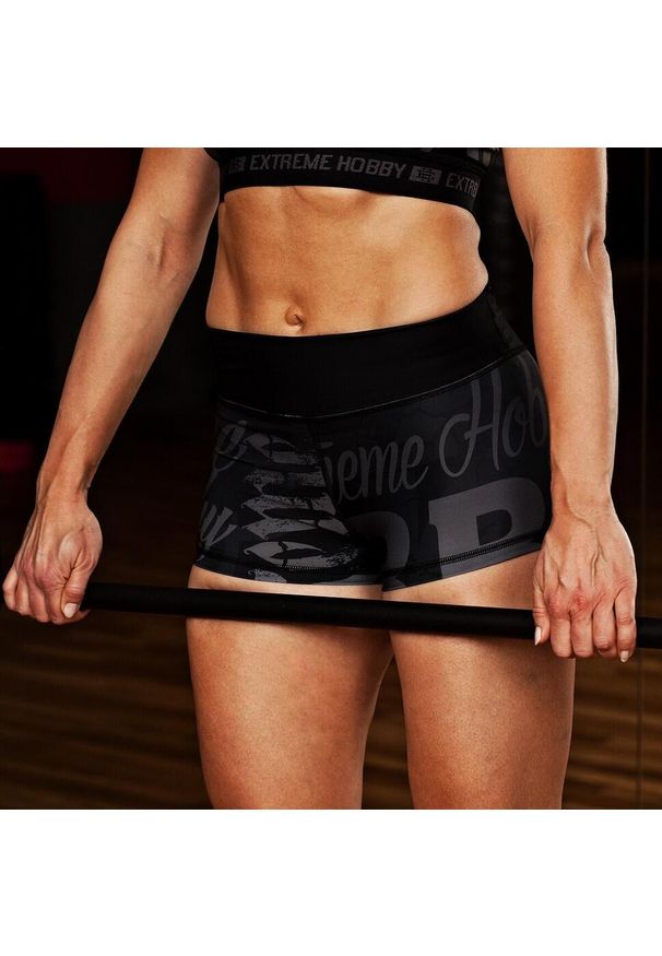 Spdenki sportowe damskie do jogi fitnessu EXTREME HOBBY LETTERS. Kolor: czarny. Materiał: poliester, elastan. Długość: krótkie. Sport: joga i pilates, fitness