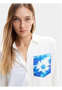 Desigual Koszula Genova 24SWCW21 Biały Regular Fit. Kolor: biały. Materiał: wiskoza