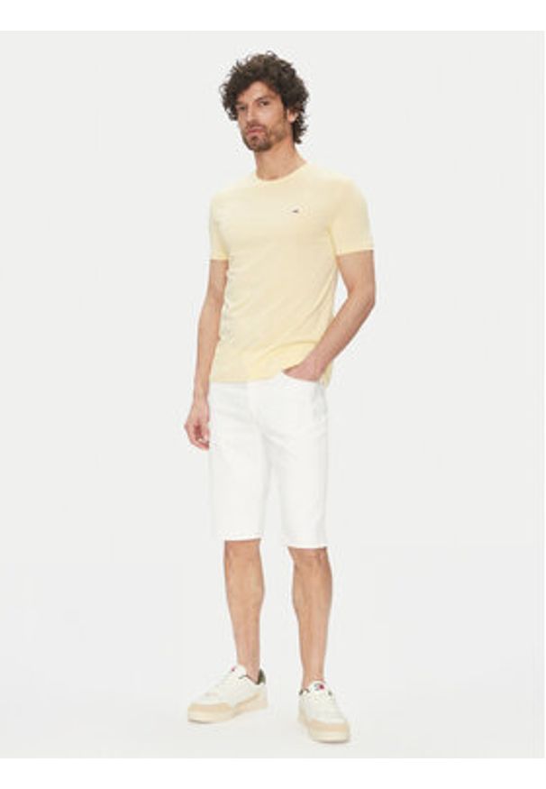 Tommy Jeans T-Shirt DM0DM20363 Żółty Slim Fit. Kolor: żółty. Materiał: syntetyk, bawełna