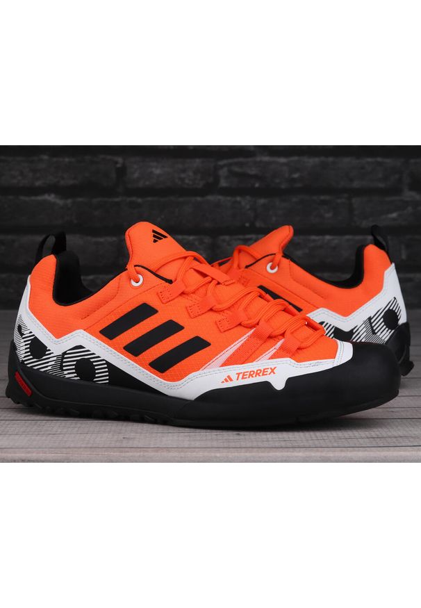 Adidas - Buty trekkingowe adidas Terrex Swift Solo 2.0. Kolor: czarny, wielokolorowy, pomarańczowy. Materiał: materiał