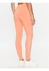 Guess Spodnie dresowe V2YB18 K7UW2 Koralowy Regular Fit. Kolor: pomarańczowy. Materiał: dresówka, wiskoza #2