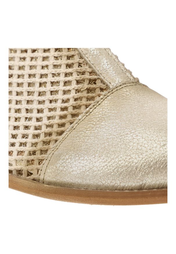 Beżowe Botki Maciejka Eleganckie Obuwie Damskie. Zapięcie: zamek. Kolor: beżowy. Szerokość cholewki: normalna. Wzór: ażurowy. Materiał: skóra. Sezon: wiosna, lato. Obcas: na obcasie. Styl: elegancki. Wysokość obcasa: średni