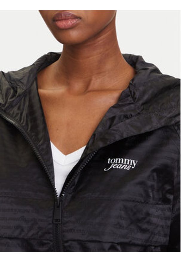 Tommy Jeans Wiatrówka Jacquard DW0DW20952 Czarny Relaxed Fit. Kolor: czarny. Materiał: syntetyk
