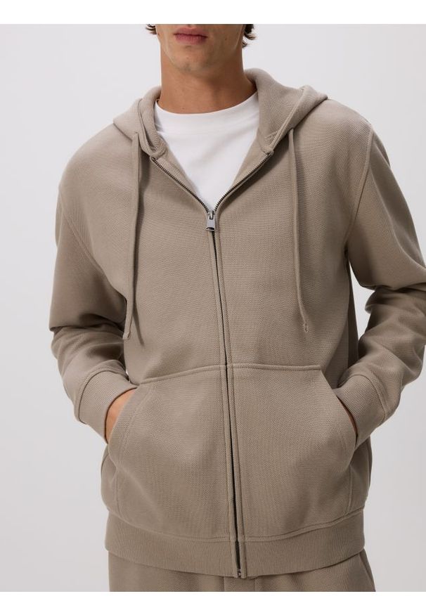 Reserved - Bluza regular z kapturem - brązowy. Typ kołnierza: kaptur. Kolor: brązowy. Materiał: dzianina, bawełna