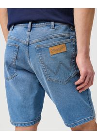 Wrangler - WRANGLER MĘSKIE SPODENKI JEANSOWE TEXAS SHORTS HERO 112350659. Materiał: jeans