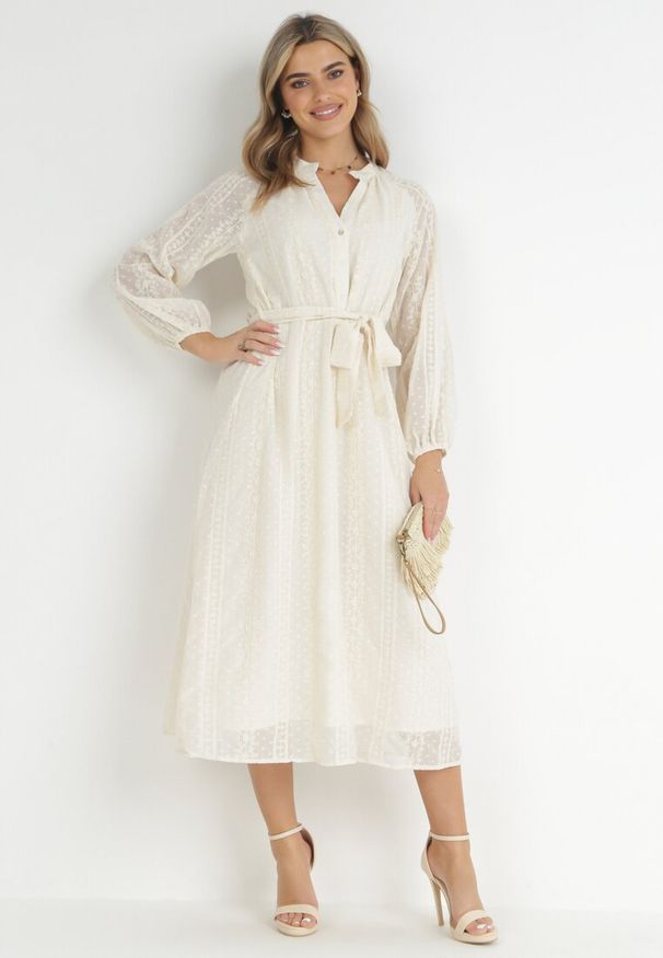 Born2be - Beżowa Koszulowa Sukienka na Guziki z Paskiem Mejia. Kolor: beżowy. Materiał: materiał. Wzór: haft. Typ sukienki: koszulowe