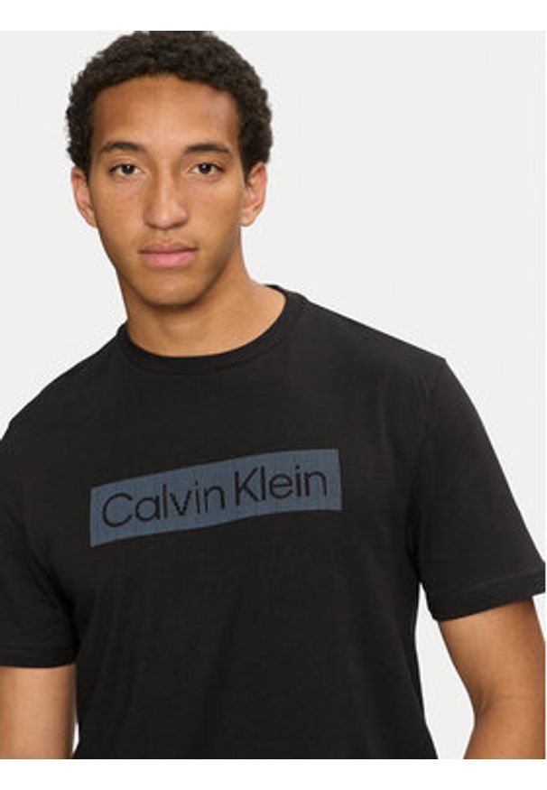 Calvin Klein T-Shirt Striped Logo K10K113590 Czarny Regular Fit. Kolor: czarny. Materiał: bawełna