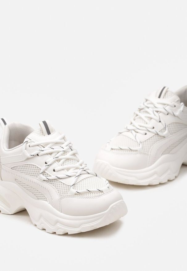 Born2be - Białe Sneakersy na Tłoczonej Podeszwie z Ozdobnym Sznurowaniem i Wstawkami z Siateczki Xerxia. Kolor: biały