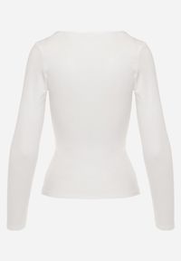 Born2be - Biała Elastyczna Bluzka z Kwadratowym Dekoltem z Wiskozą Doriore. Okazja: na co dzień. Typ kołnierza: dekolt kwadratowy. Kolor: biały. Materiał: wiskoza. Styl: elegancki, klasyczny, casual #3