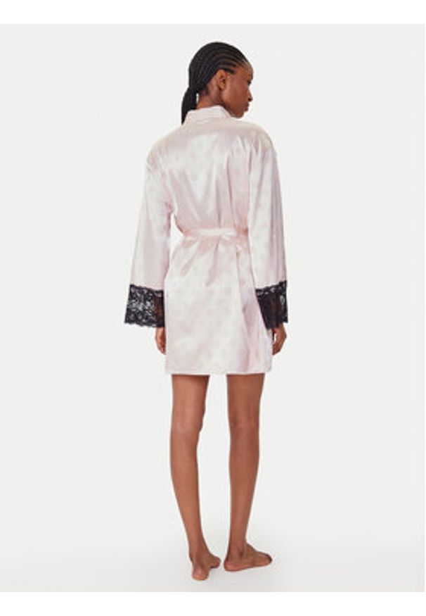 Guess Szlafrok O5BX08 W4732 Różowy Relaxed Fit. Kolor: różowy. Materiał: syntetyk