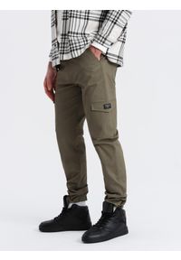 Ombre Clothing - Spodnie męskie z kieszeniami cargo i ściągaczem na dole nogawki - ciemnooliwkowe V1 OM-PACG-0189 - XXL. Kolor: oliwkowy. Materiał: bawełna, elastan #7