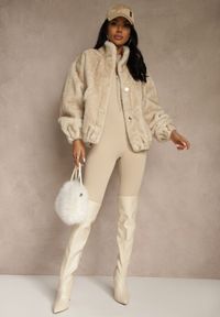 Renee - Beżowa Futrzana Kurtka Bomberka z Kieszeniami Tiwedela. Okazja: na co dzień. Kolor: beżowy. Materiał: futro. Styl: elegancki, casual, klasyczny #2