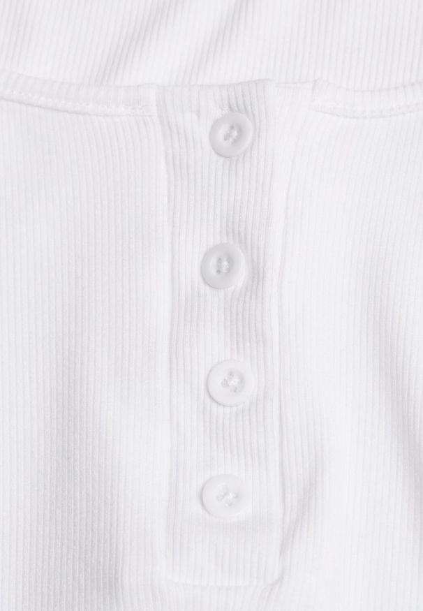 Born2be - Biały Prążkowany Top Bawełniany z Guzikami przy Dekolcie Nedera. Okazja: na co dzień. Kolor: biały. Materiał: prążkowany, bawełna. Styl: casual, klasyczny