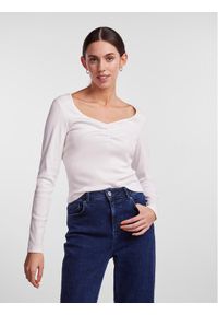 Pieces Bluzka 17135564 Biały Slim Fit. Kolor: biały. Materiał: bawełna