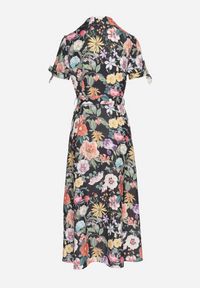 Born2be - Czarna Rozkloszowana Sukienka o Koszulowym Kroju z Paskiem w Kwiatowy Wzór Fevelorine. Okazja: na co dzień. Kolor: czarny. Wzór: kwiaty. Typ sukienki: koszulowe. Styl: casual #4