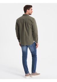 Ombre Clothing - Bawełniana męska koszula REGULAR FIT z kieszenią - khaki V4 OM-SHOS-0153 - XXL. Typ kołnierza: kołnierzyk klasyczny. Kolor: brązowy. Materiał: bawełna. Długość rękawa: długi rękaw. Długość: długie. Styl: klasyczny #2