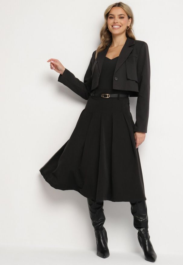 Born2be - Czarna Rozkloszowana Spódnica z Wiskozą Ozdobiona Paskiem i Plisami Fidelin. Kolor: czarny. Materiał: wiskoza. Wzór: aplikacja. Styl: elegancki