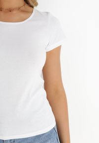 Born2be - Biały T-shirt Eight. Okazja: na co dzień. Kolor: biały. Materiał: jeans, bawełna, dzianina, elastan. Długość rękawa: krótki rękaw. Długość: krótkie. Wzór: jednolity. Styl: rockowy, casual, klasyczny #2