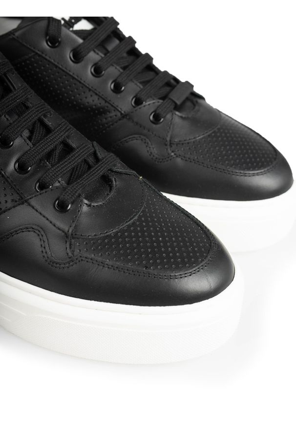 Baldinini Sneakersy | 097900XVIVI0000XXNBX | Mężczyzna | Czarny. Kolor: czarny. Materiał: skóra. Wzór: aplikacja