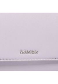 Calvin Klein Torebka Ck Must Mini Bag K60K610780 Fioletowy. Kolor: fioletowy. Materiał: skórzane