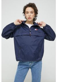 Tommy Jeans kurtka damska kolor granatowy przejściowa oversize. Typ kołnierza: kaptur. Kolor: niebieski. Materiał: poliamid. Długość: krótkie #3