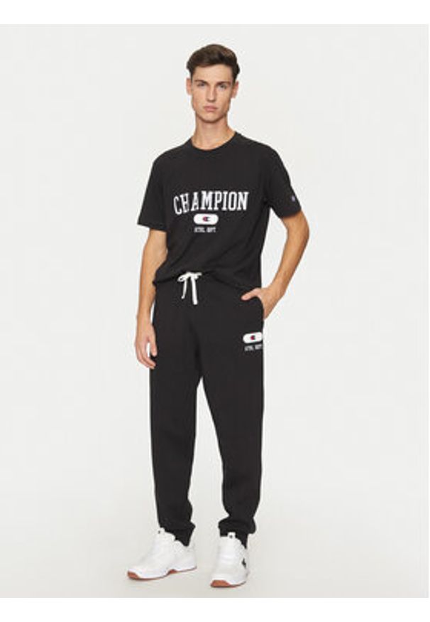 Champion T-Shirt 220432 Czarny Regular Fit. Kolor: czarny. Materiał: bawełna