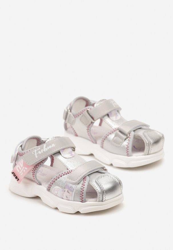 Born2be - Srebrne Sandały ze Skórzaną Wkładką Zapinane na Rzepy Moanae. Zapięcie: rzepy. Kolor: srebrny. Materiał: skóra. Sezon: wiosna, lato