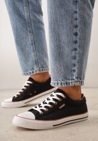 Born2be - Czarne Klasyczne Trampki do Kostki z Lamówką przy Podeszwie Kasiope. Okazja: na co dzień. Kolor: czarny. Materiał: jeans. Styl: klasyczny #1