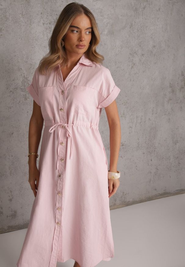 Renee - Różowa Koszulowa Sukienka z Wiskozą i Bawełną Ściągana w Talii Corralure. Kolor: różowy. Materiał: wiskoza, bawełna. Sezon: wiosna, lato. Typ sukienki: koszulowe. Styl: klasyczny, elegancki