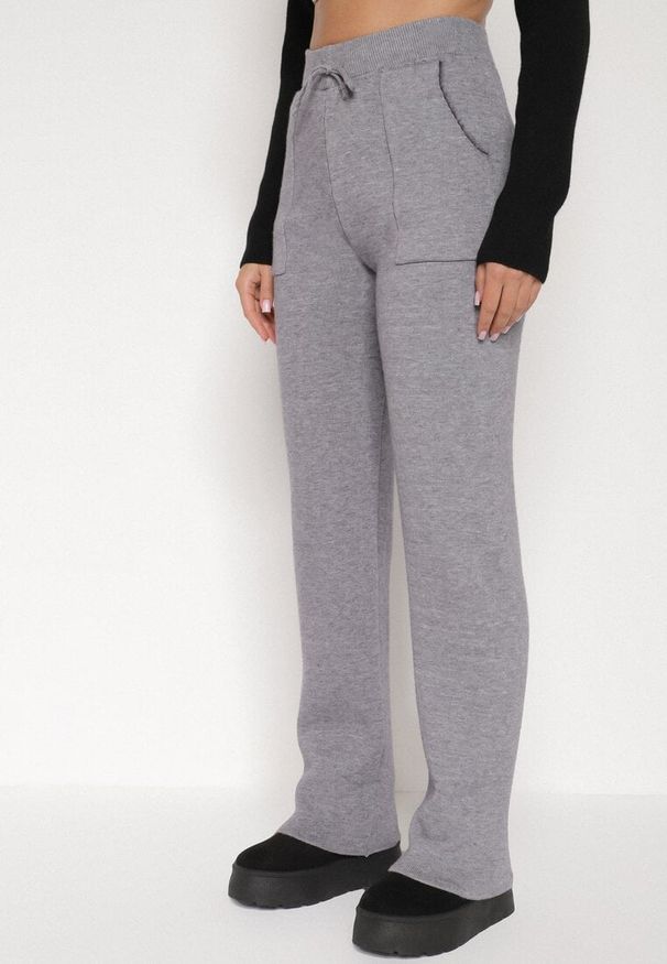 Born2be - Szare Sweterkowe Spodnie z Wełną z Ozdobnymi Kieszeniami Monilana. Okazja: na co dzień. Kolor: szary. Materiał: wełna. Styl: casual