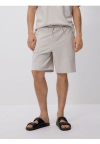 Reserved - Szorty jogger regular fit - złamana biel. Materiał: bawełna, dzianina