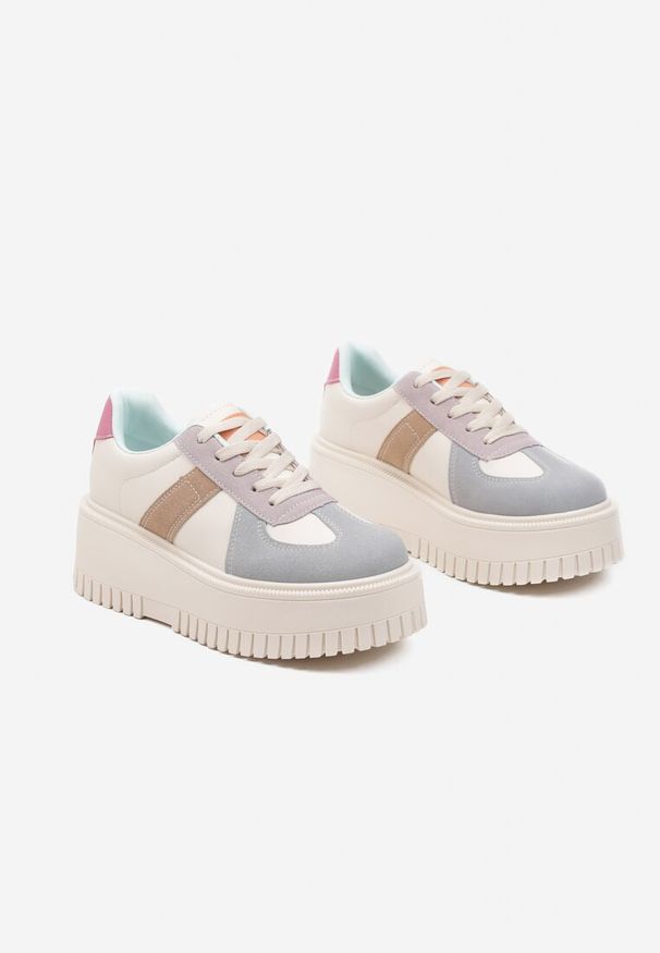 Renee - Beżowo-Niebieskie Sneakersy Typu Tenisówki na Żłobionej Platformie Lorreia. Kolor: beżowy. Materiał: jeans. Obcas: na platformie