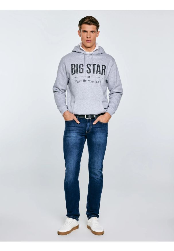 Big-Star - Bluza męska z kapturem z logo BIG STAR szara Ashlyno 901. Typ kołnierza: kaptur. Kolor: szary. Materiał: dresówka, dzianina. Wzór: nadruk