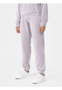 4f - Welurowe spodnie dresowe joggery damskie. Kolor: fioletowy. Materiał: dresówka, welur #2