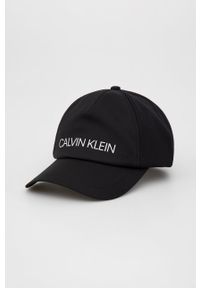 Calvin Klein Performance - Czapka. Kolor: czarny. Wzór: nadruk