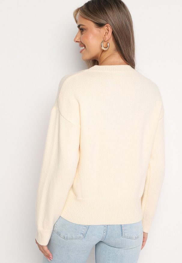 Born2be - Beżowy Sweter z Wiskozą Wykończony Aplikacjami Kwiatów 3D Morivia. Okazja: na co dzień. Kolor: beżowy. Materiał: wiskoza. Długość rękawa: długi rękaw. Długość: długie. Wzór: aplikacja, kwiaty. Styl: casual