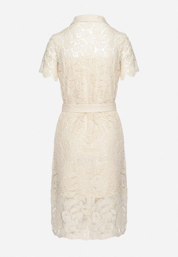 Born2be - Beżowa Sukienka Koronkowa o Koszulowym Fasonie z Paskiem w Talii Betulina. Okazja: na spotkanie biznesowe. Kolor: beżowy. Materiał: koronka. Długość rękawa: krótki rękaw. Wzór: koronka. Typ sukienki: koszulowe. Styl: elegancki, biznesowy