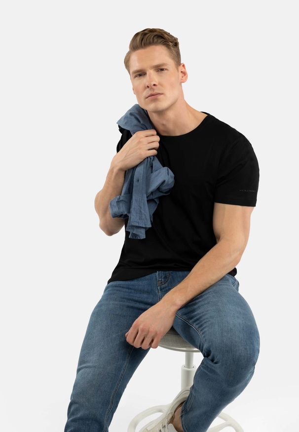 Volcano - Bawełniana koszulka T-BASIC. Kolekcja: plus size. Materiał: bawełna. Długość rękawa: krótki rękaw. Długość: krótkie. Styl: klasyczny