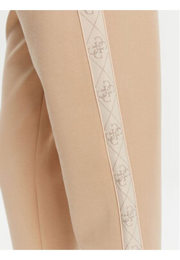 Guess Spodnie dresowe W5YB11 KBYE2 Beżowy Regular Fit. Kolor: beżowy. Materiał: syntetyk