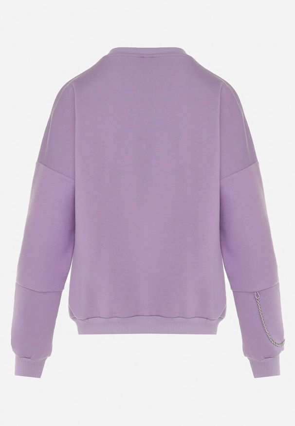 Born2be - Jasnofioletowa Bluza z Ozdobnym Łańcuszkiem Letonia. Typ kołnierza: bez kaptura. Kolor: fioletowy. Materiał: tkanina, bawełna. Wzór: aplikacja