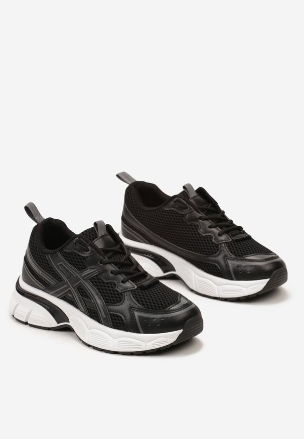 Born2be - Czarne Siateczkowe Sneakersy na Grubej Podeszwie z Ozdobnymi Paskami Axantise. Okazja: na co dzień. Zapięcie: pasek. Kolor: czarny. Sport: fitness