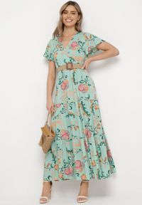 Born2be - Zielona Rozkloszowana Sukienka Maxi z Wiskozy w Kwiaty z Kopertowym Dekoltem Ilitta. Kolor: zielony. Materiał: wiskoza. Wzór: kwiaty. Sezon: lato. Typ sukienki: kopertowe. Długość: maxi #3