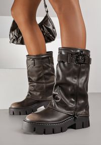 Renee - Brązowe Botki Biker Boots z Cholewką Imitującą Nogawkę z Klamerką Veresta. Kolor: brązowy. Materiał: koronka. Szerokość cholewki: normalna. Wzór: aplikacja