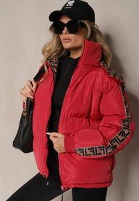 Renee - Czerwona Casualowa Kurtka Dwustronna Typu Puffer ze Ściągaczami i Kapturem Erisalanne. Okazja: na co dzień. Kolor: czerwony. Materiał: jeans. Styl: casual #4