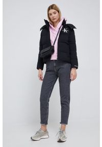 Calvin Klein Jeans kurtka damska kolor czarny zimowa. Okazja: na co dzień. Kolor: czarny. Materiał: włókno, poliester, materiał. Wzór: gładki. Sezon: zima. Styl: casual