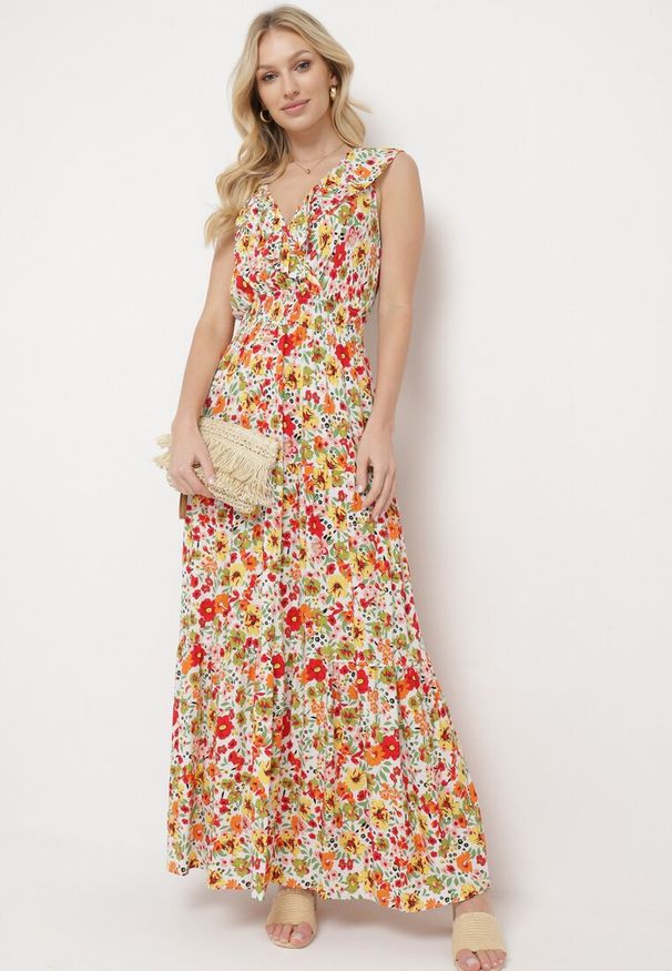 Born2be - Żółto-Czerwona Sukienka Maxi z Trójkątnym Dekoltem i Kwiatowym Motywem z Falbanką Moraila. Typ kołnierza: dekolt w serek. Kolor: żółty. Wzór: kwiaty. Sezon: wiosna, lato. Długość: maxi
