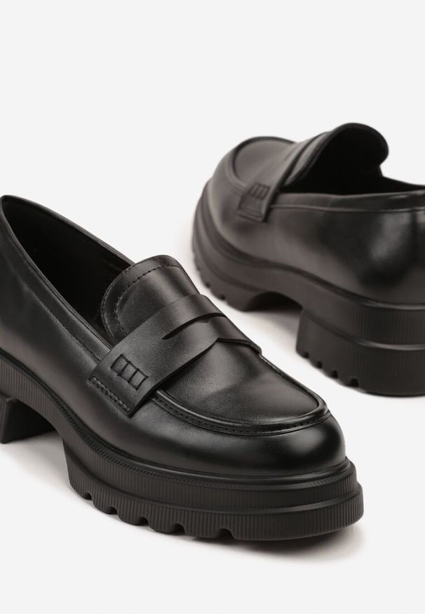 Born2be - Czarne Klasyczne Mokasyny na Tłoczonej Podeszwie Firfate. Okazja: na spotkanie biznesowe, do pracy, na co dzień. Kolor: czarny. Materiał: jeans. Styl: klasyczny
