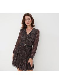 Mohito - Sukienka mini w panterkę - Beżowy. Kolor: beżowy. Wzór: motyw zwierzęcy. Długość: mini #1