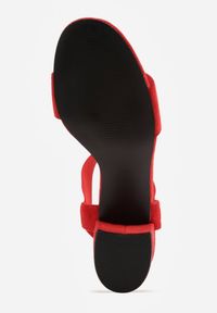 Renee - Czerwone Sandały na Kwadratowym Słupku z Imitacji Zamszu Claudie. Okazja: na co dzień. Zapięcie: pasek. Kolor: czerwony. Wzór: paski. Materiał: zamsz. Sezon: wiosna. Obcas: na słupku. Styl: casual, elegancki. Wysokość obcasa: średni #4